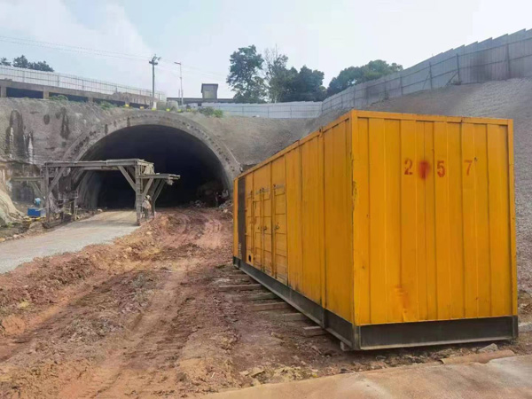 北林发电机出租自启装置的工作原理是什么？